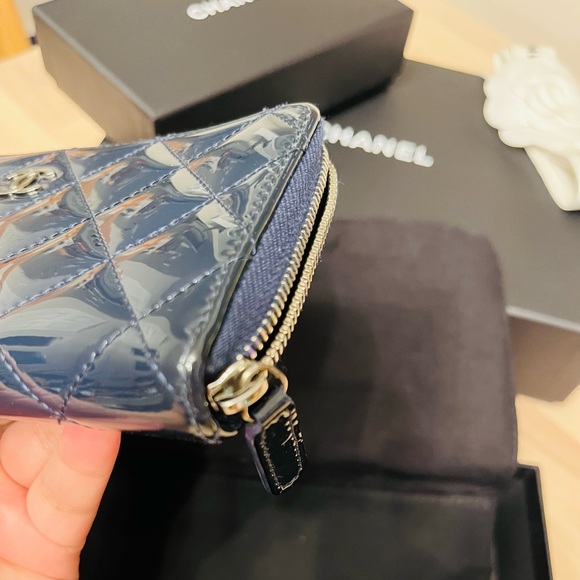 CHANEL SMALL NAVY BLUE PATENT LEATHER ZIP AROUND WALLET - Picture 9 of 15